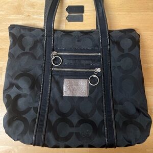 Coach Poppy Op Art Glam Tote shoulder bag In Black Canvas. Project Bag.